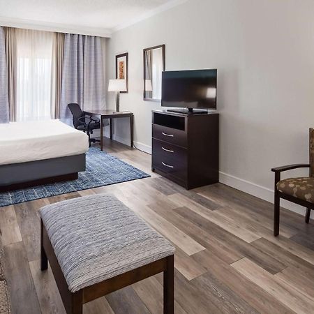 Best Western Plus Ambassador Suites Venice Gardens Exterior photo