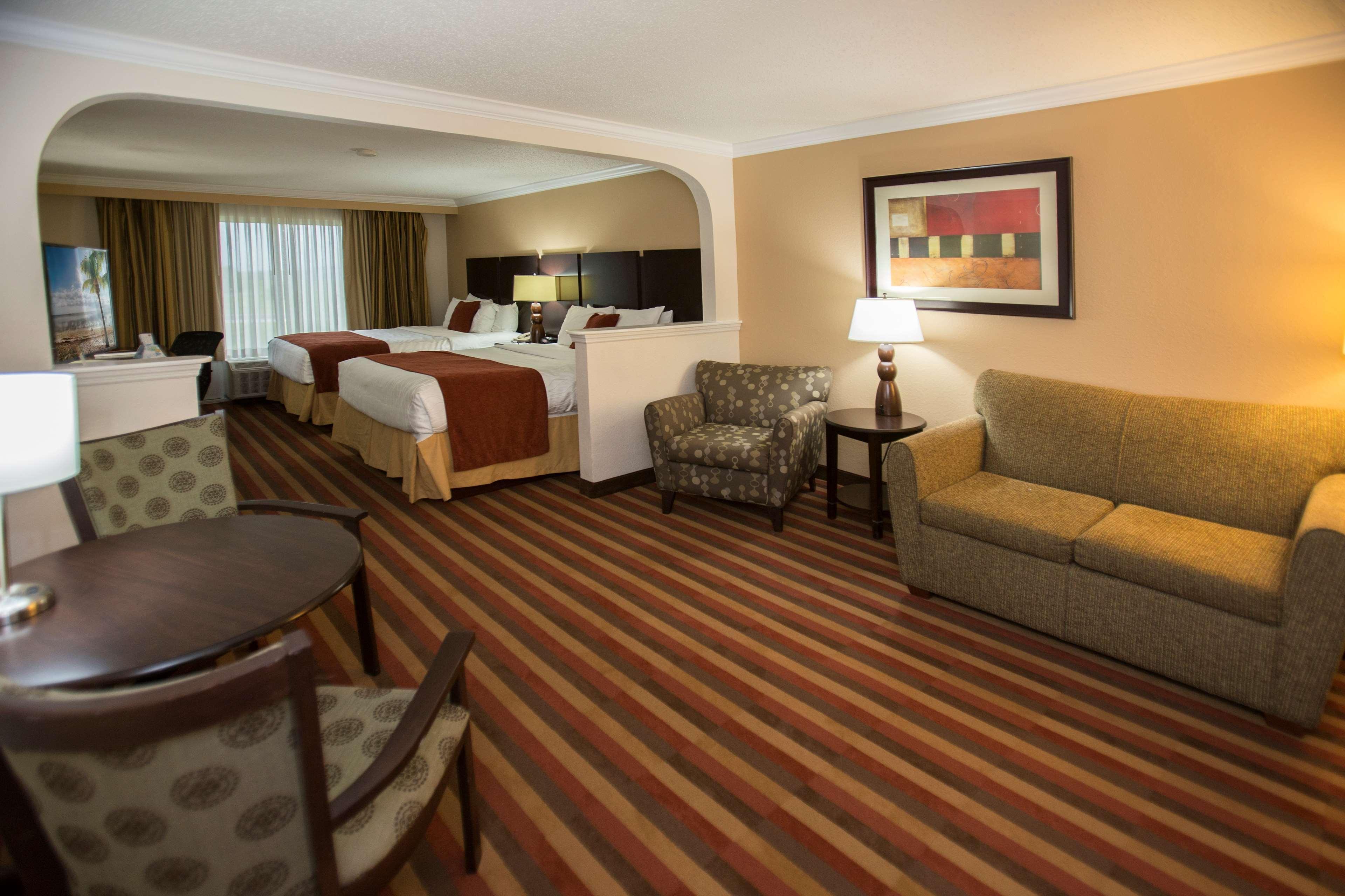 Best Western Plus Ambassador Suites Venice Gardens Exterior photo