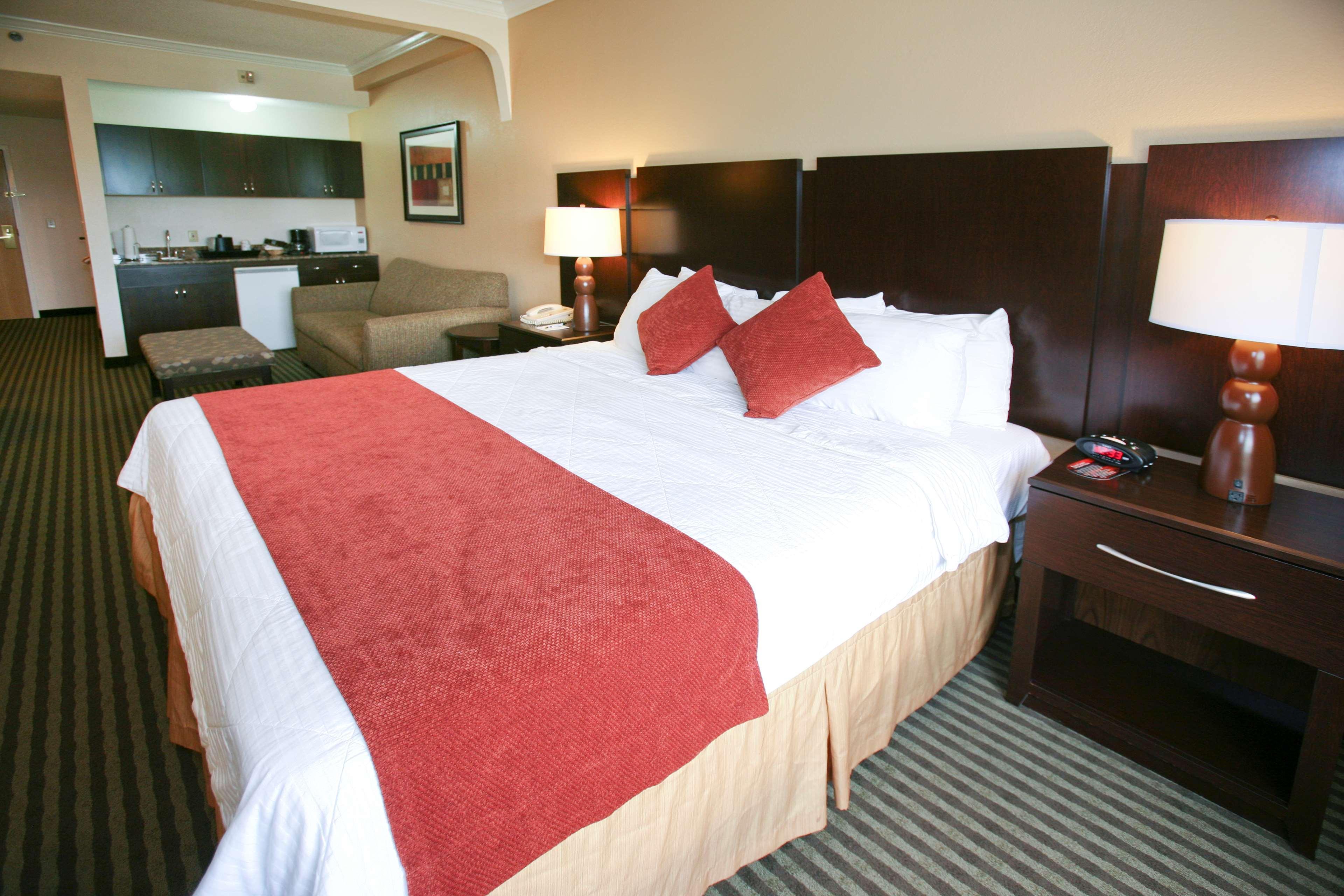 Best Western Plus Ambassador Suites Venice Gardens Exterior photo