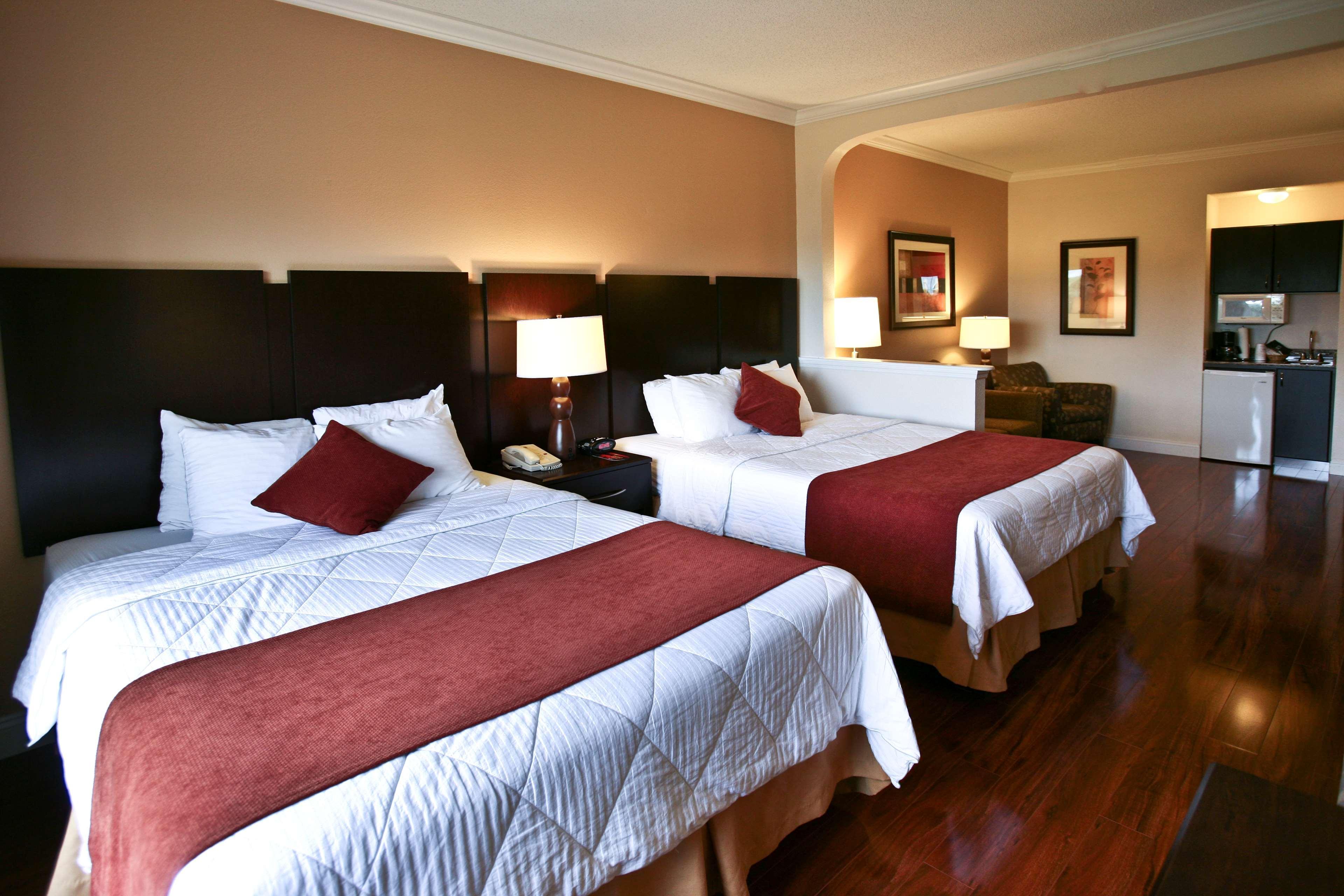 Best Western Plus Ambassador Suites Venice Gardens Exterior photo