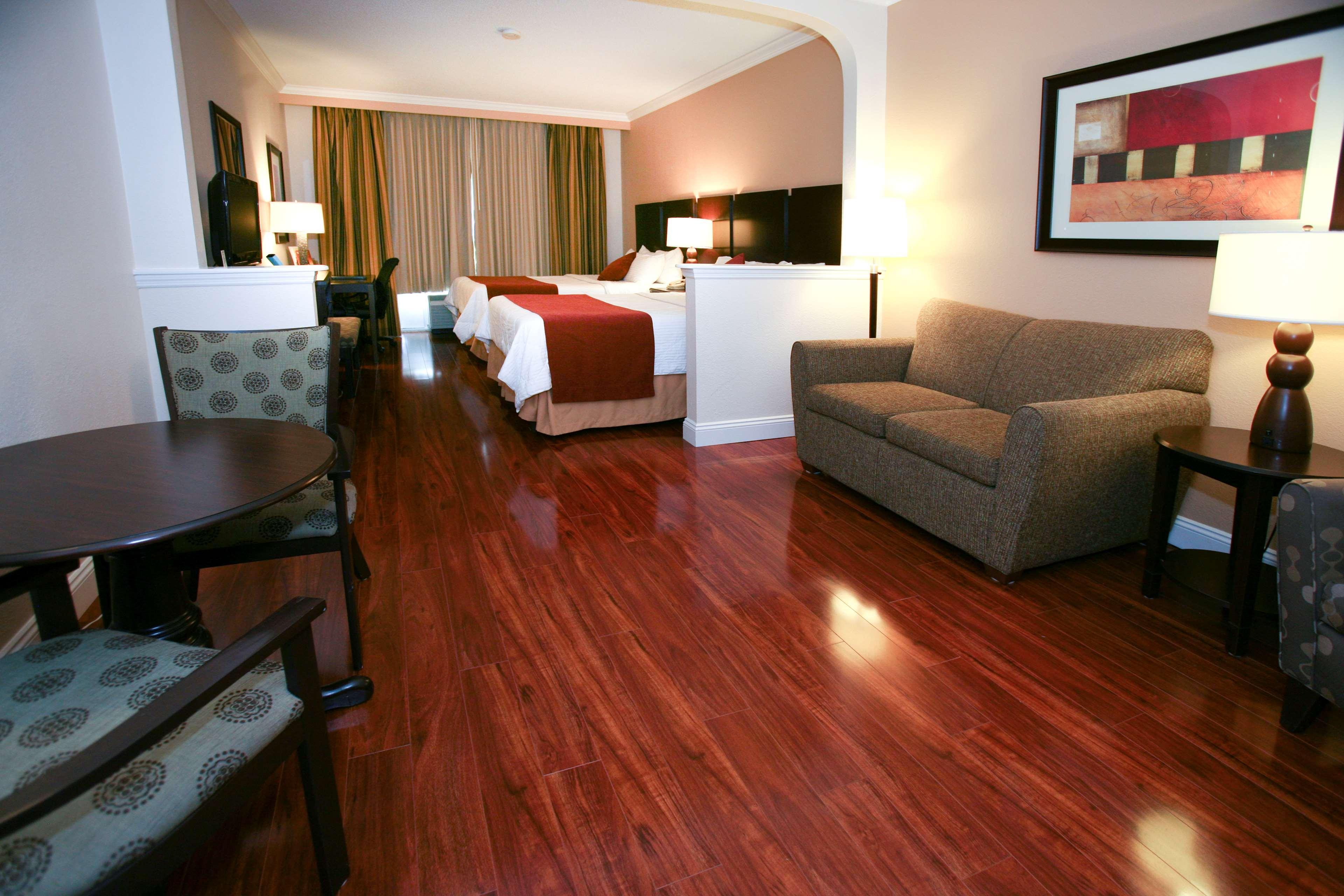 Best Western Plus Ambassador Suites Venice Gardens Exterior photo