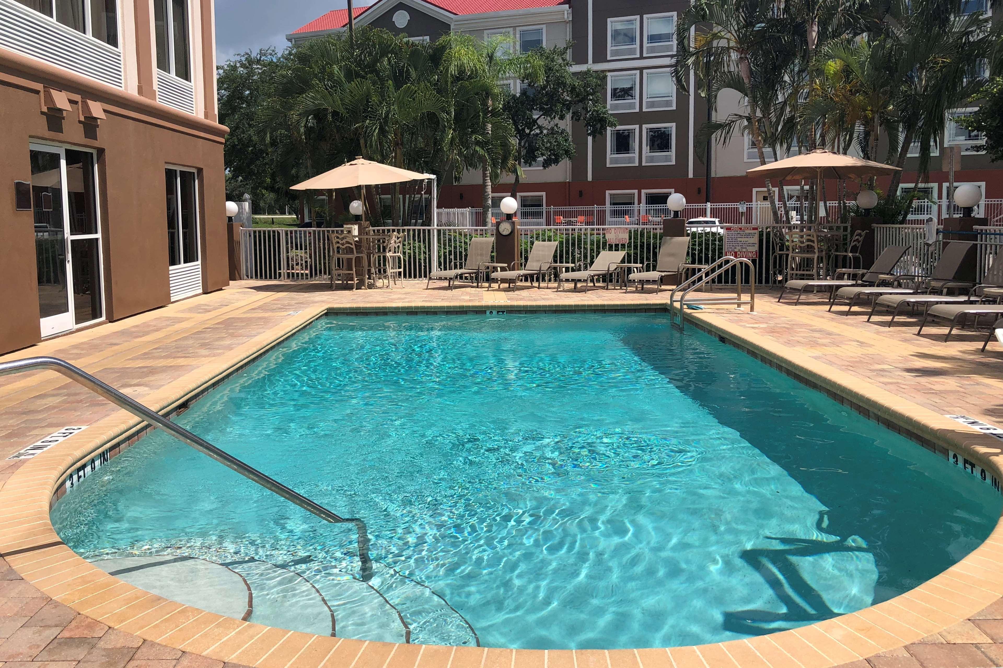 Best Western Plus Ambassador Suites Venice Gardens Exterior photo