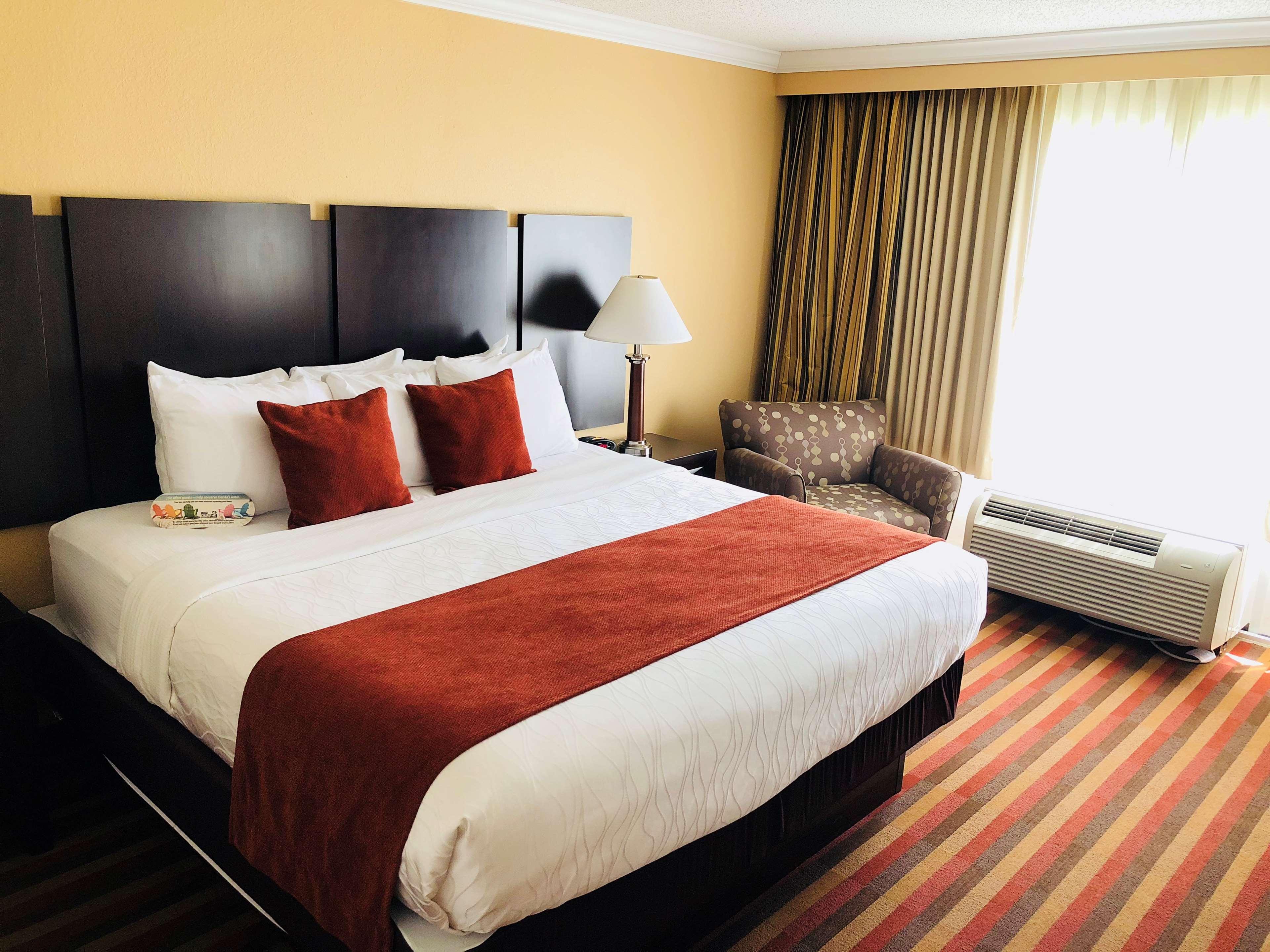 Best Western Plus Ambassador Suites Venice Gardens Exterior photo