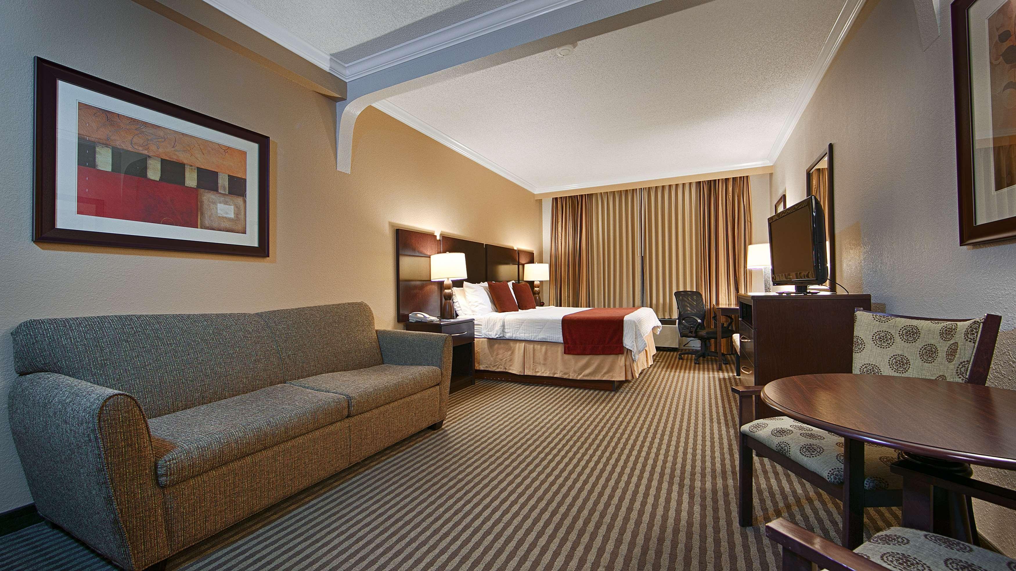 Best Western Plus Ambassador Suites Venice Gardens Exterior photo