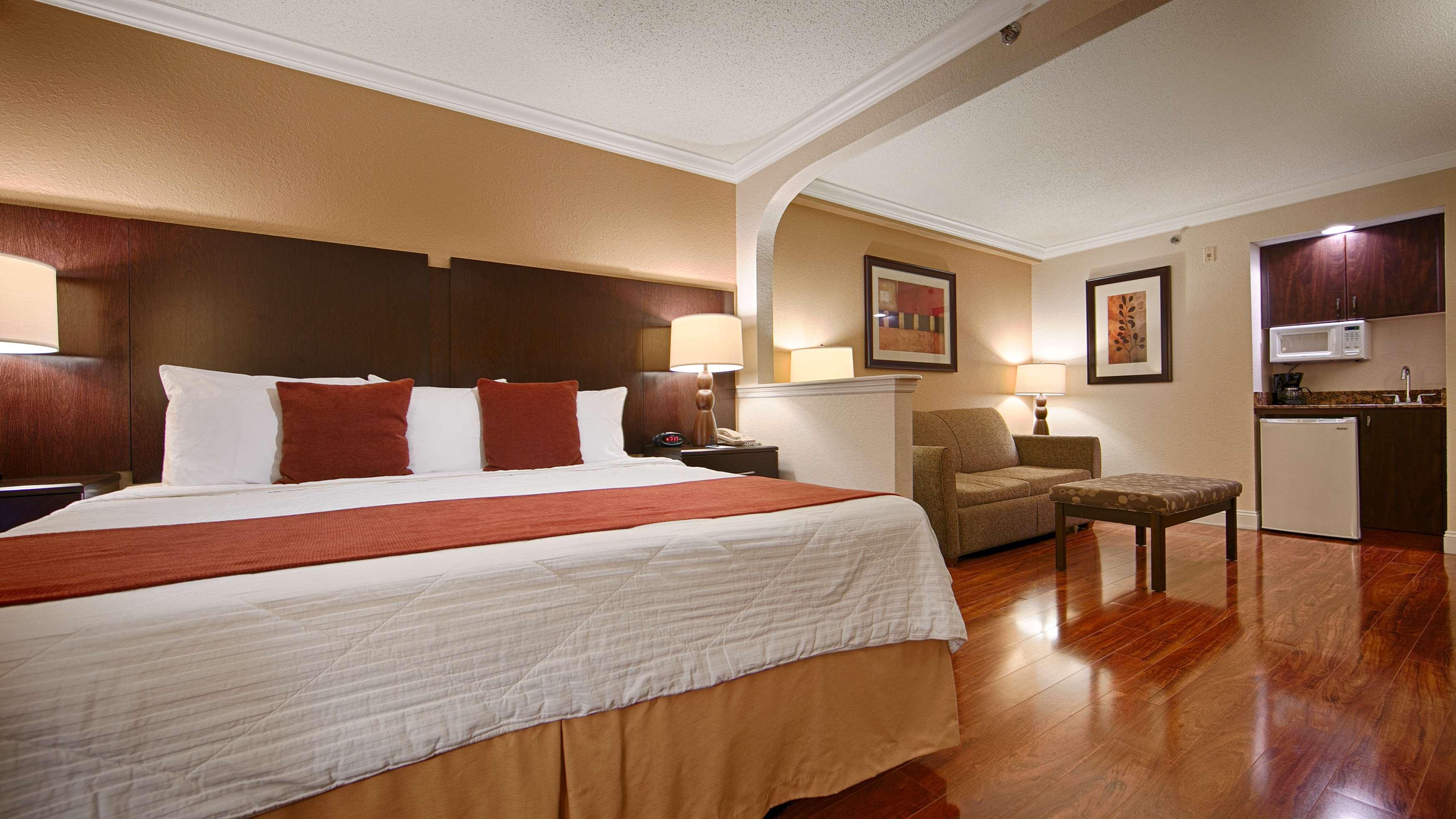 Best Western Plus Ambassador Suites Venice Gardens Exterior photo