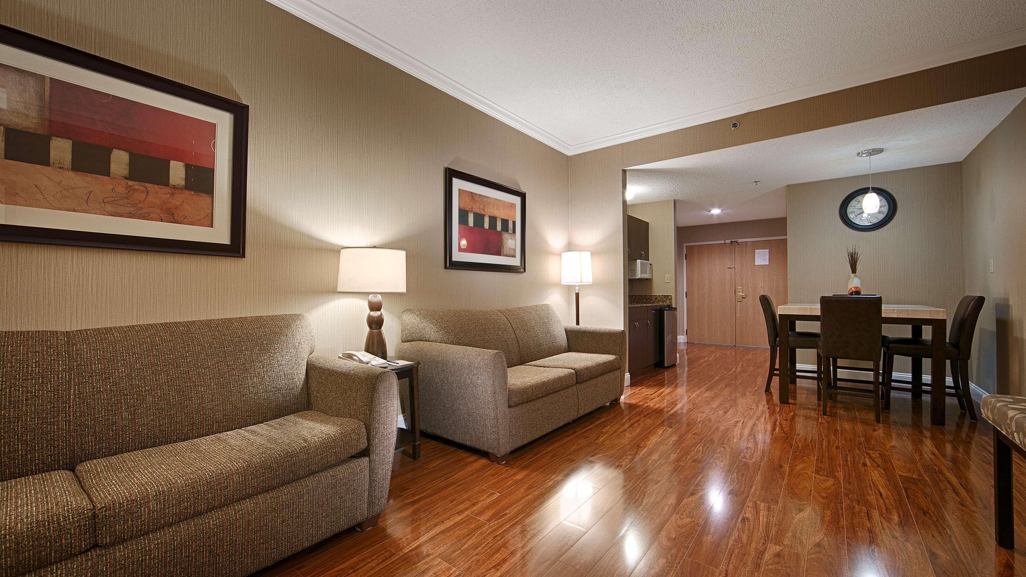 Best Western Plus Ambassador Suites Venice Gardens Exterior photo