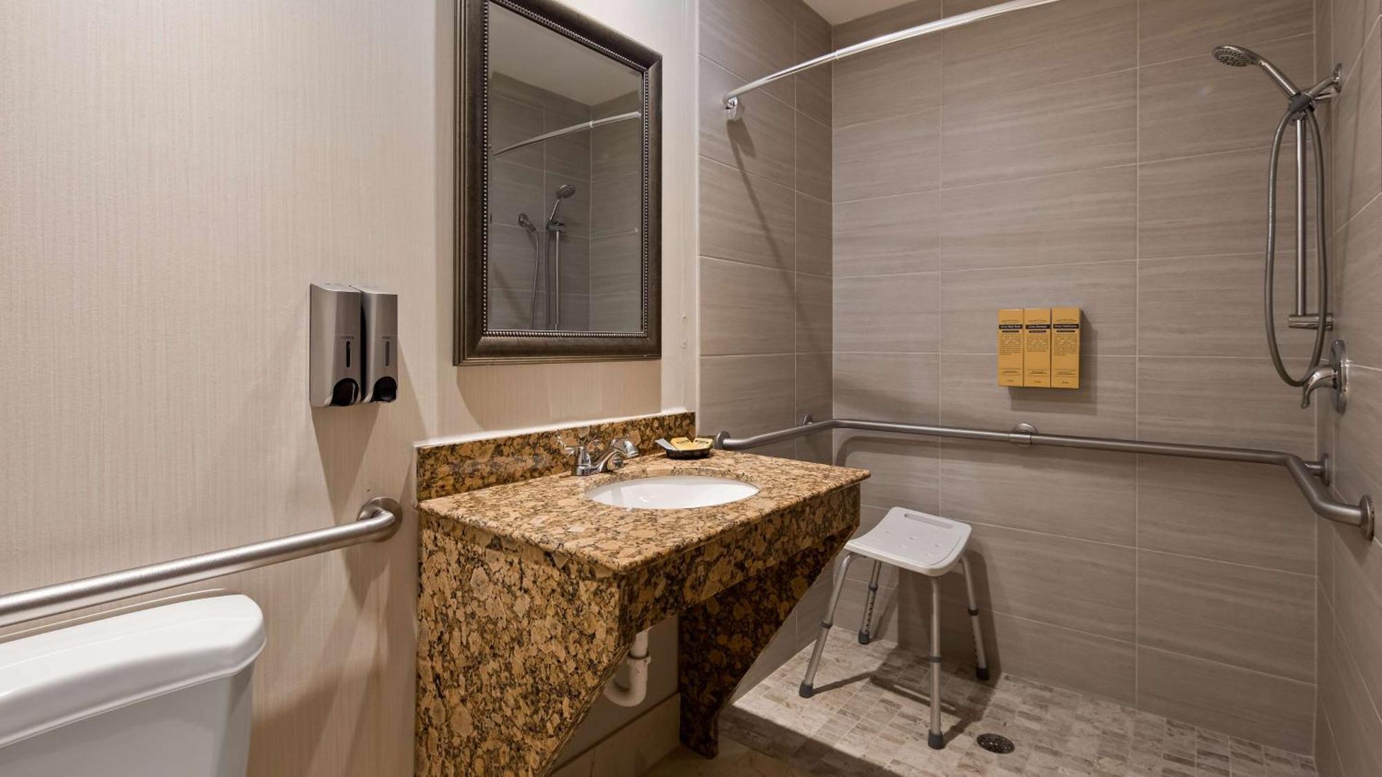 Best Western Plus Ambassador Suites Venice Gardens Exterior photo