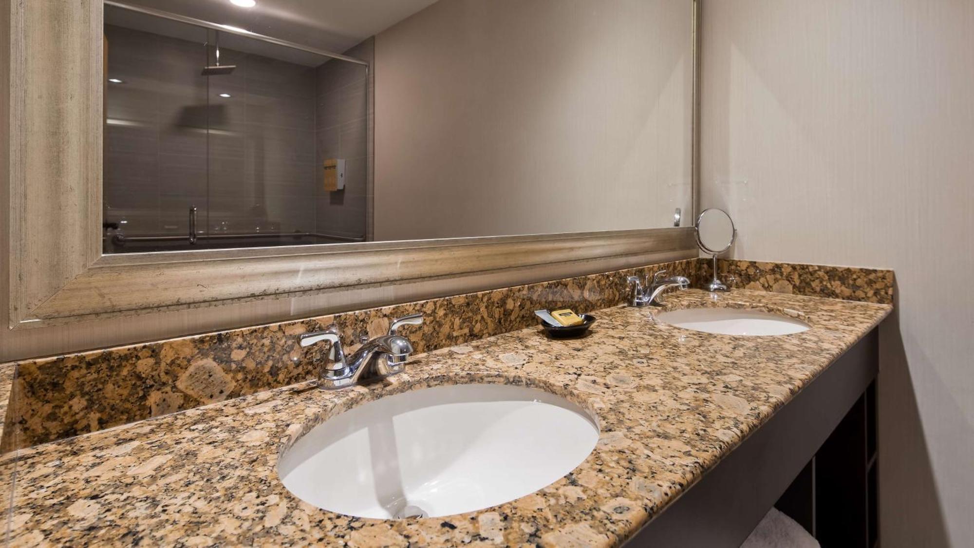 Best Western Plus Ambassador Suites Venice Gardens Exterior photo