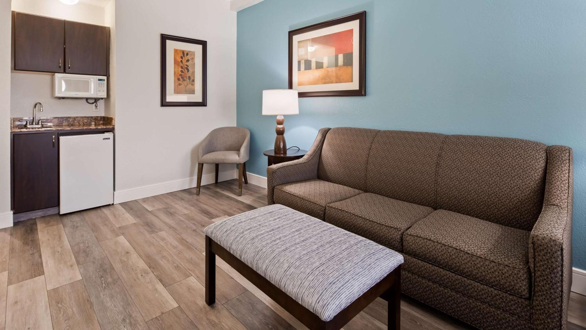 Best Western Plus Ambassador Suites Venice Gardens Exterior photo