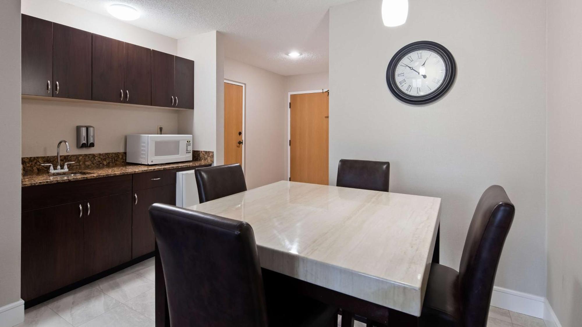 Best Western Plus Ambassador Suites Venice Gardens Exterior photo