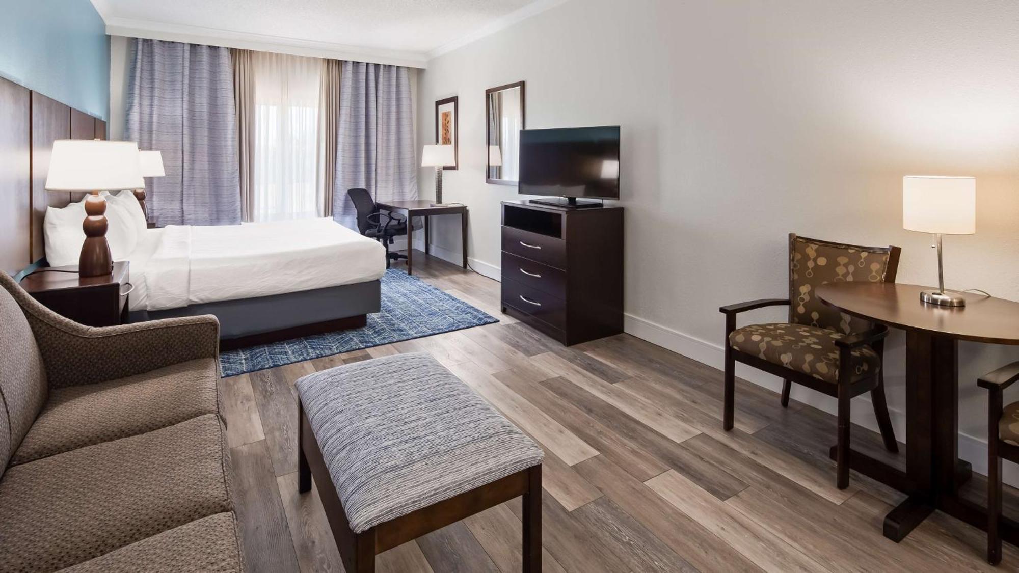 Best Western Plus Ambassador Suites Venice Gardens Exterior photo