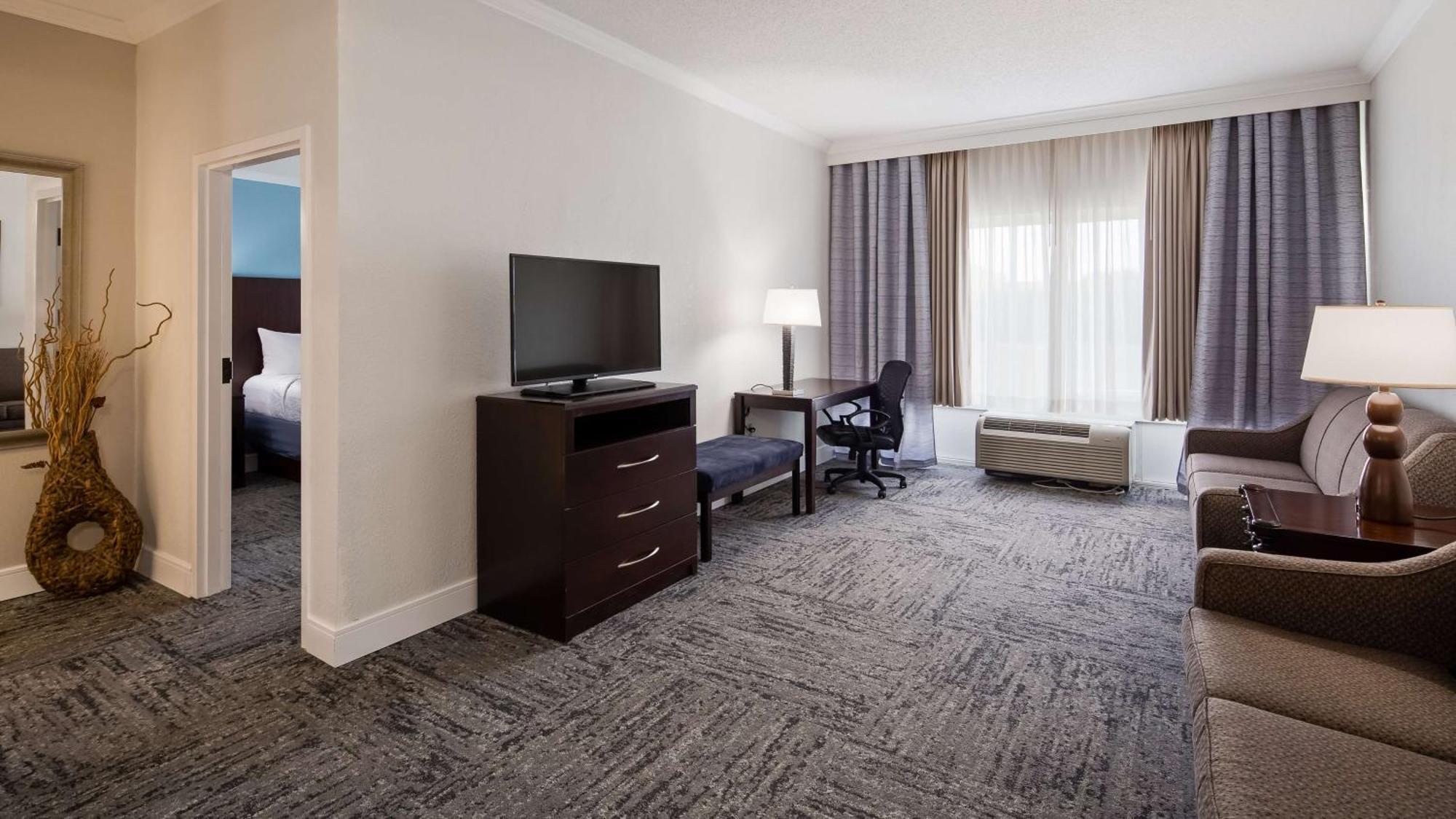 Best Western Plus Ambassador Suites Venice Gardens Exterior photo