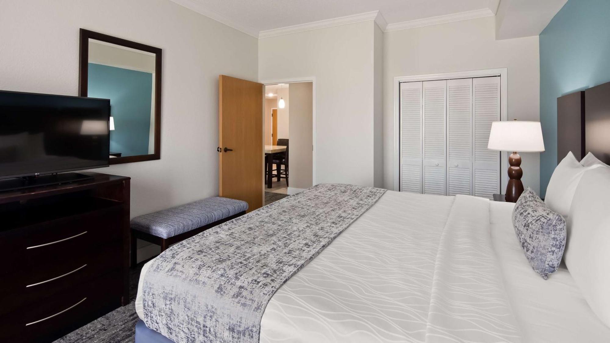 Best Western Plus Ambassador Suites Venice Gardens Exterior photo