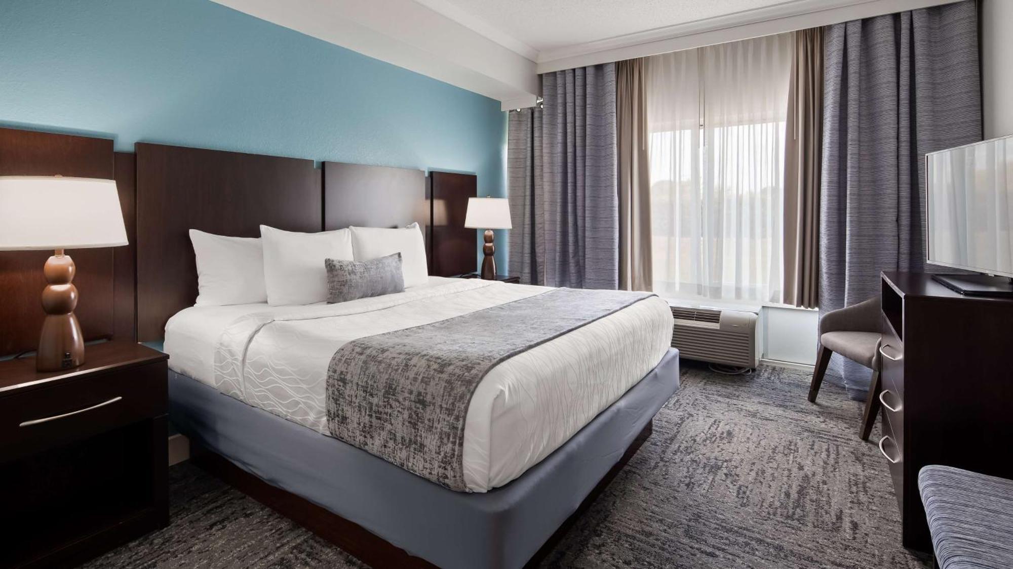 Best Western Plus Ambassador Suites Venice Gardens Exterior photo