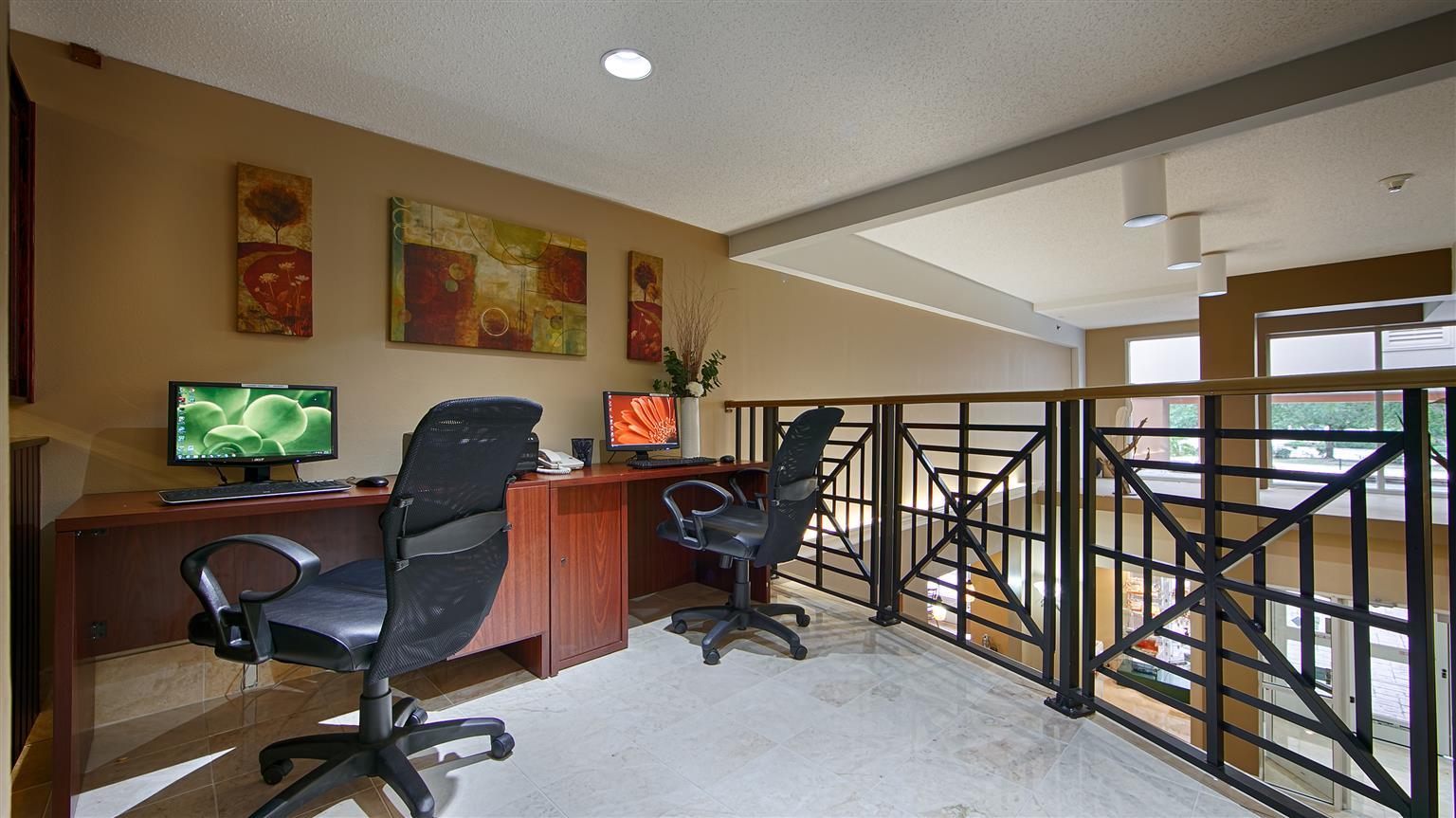 Best Western Plus Ambassador Suites Venice Gardens Exterior photo