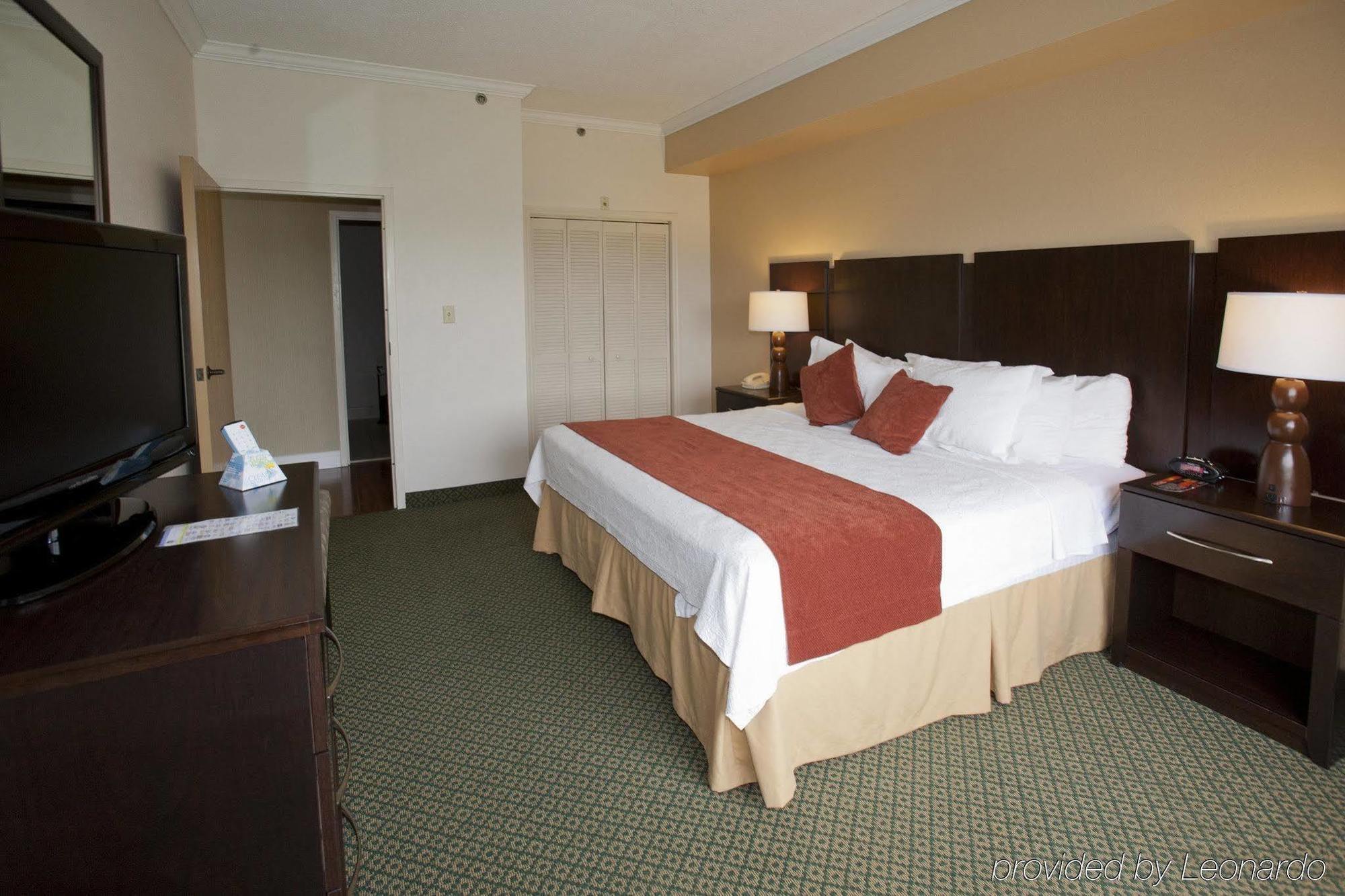 Best Western Plus Ambassador Suites Venice Gardens Room photo