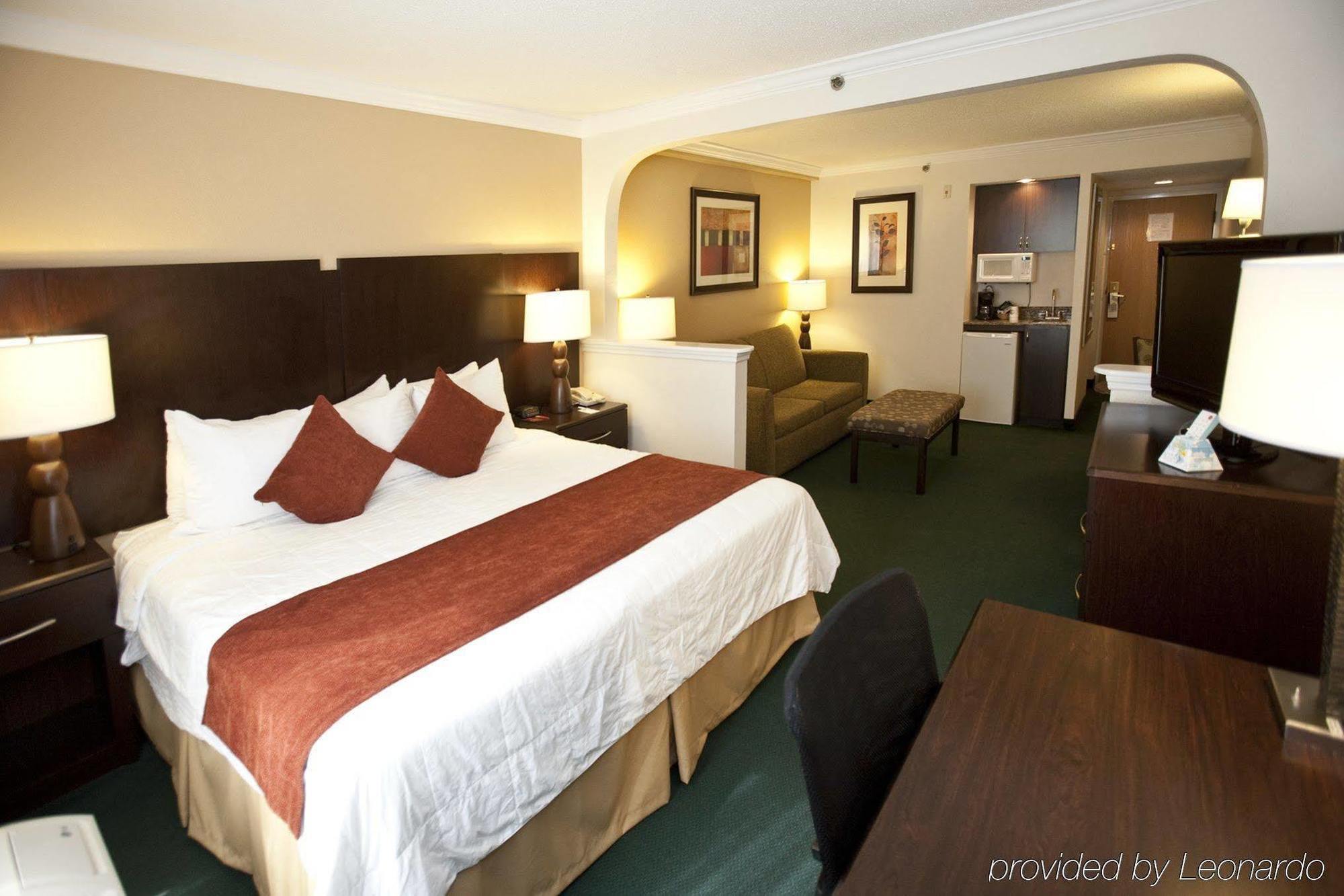 Best Western Plus Ambassador Suites Venice Gardens Exterior photo